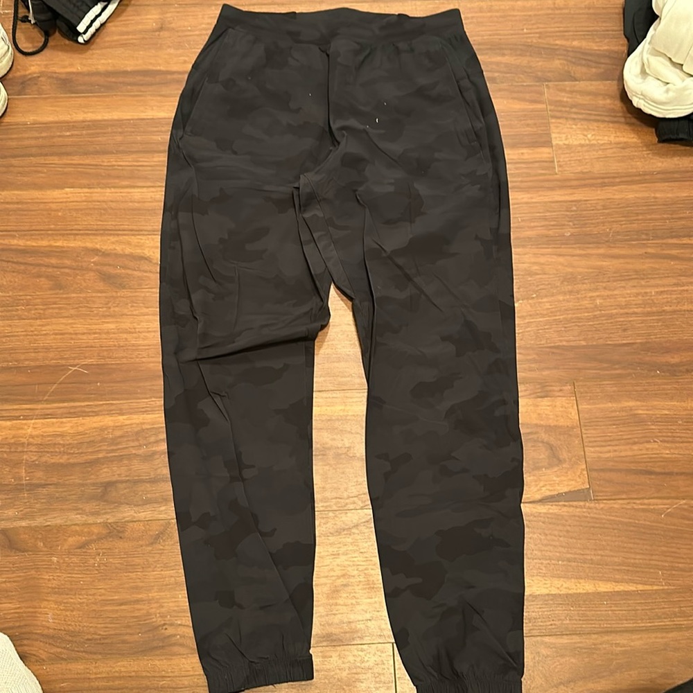 Lululemon jogger tapered pant - size medium